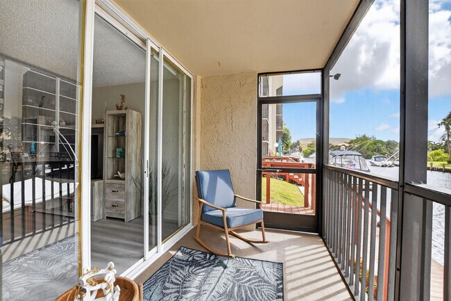 Building Photo - 8 Royal Palm Way