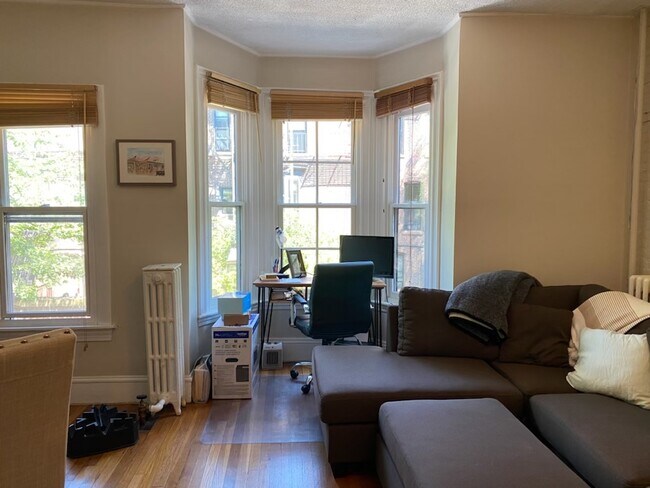 Building Photo - 17 Dartmouth Plz