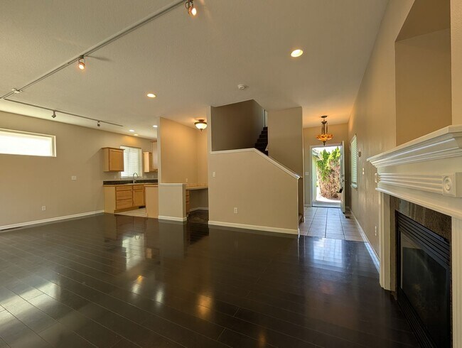 Building Photo - Beautiful 3-Bedroom, 2.5-Bath Home In River Road Area of Eugene!