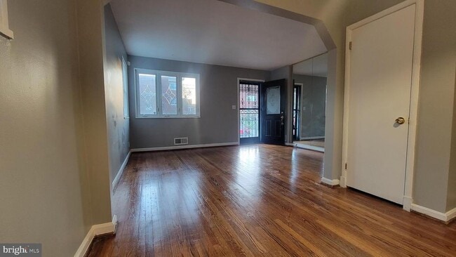 Building Photo - 1818 Longford Dr