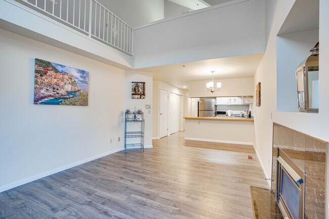 Building Photo - Natural Light Filled 2bd/2bth Loft Condo in Crown Hill, $2,550/mo.