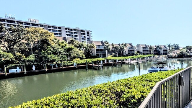 Building Photo - 2 BED 1 BATH CONDO ON SIESTA KEY **ALL UTILITIES/WIFI INCLUDED**