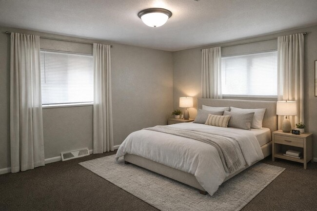 Building Photo - 2024 N Westwood Ave