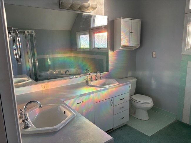 Building Photo - 433 McKinley St