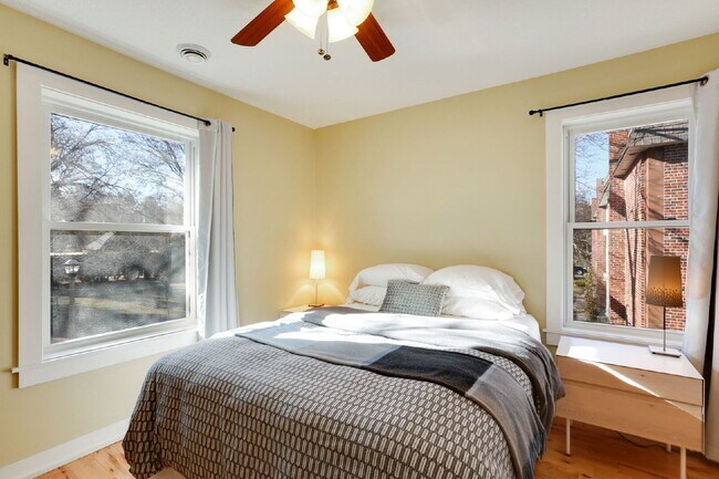 Building Photo - Charming 5-Bed Home with Hardwood Elegance in Minneapolis