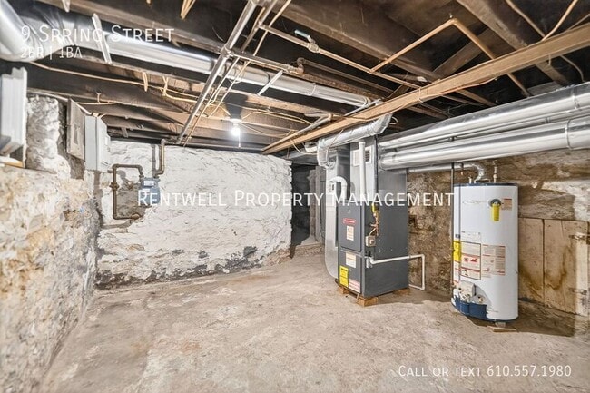 Building Photo - 9 1/2 Spring St