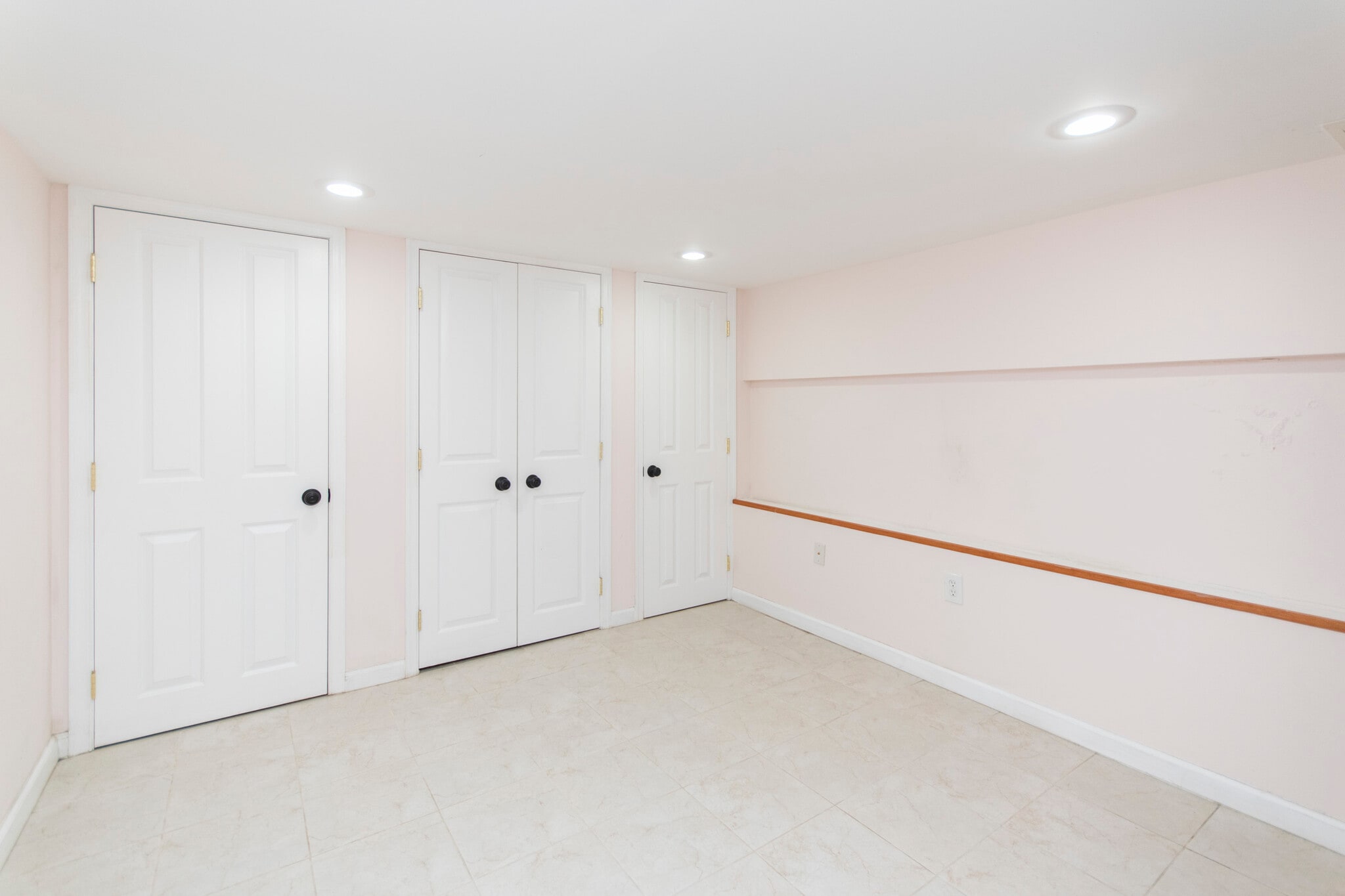 Building Photo - 527 S Lecount St