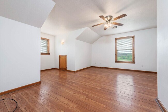 Building Photo - 10 acres with 3/2 cabin for rent in Navaso...