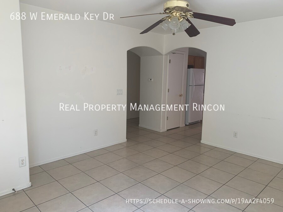 Building Photo - 688 W Emerald Key Dr