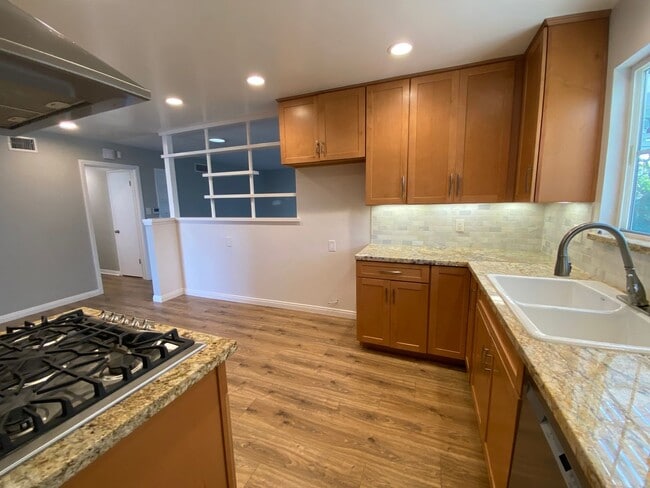 Building Photo - Updated 3 Bedroom Cypress House w/ 2 Car G...