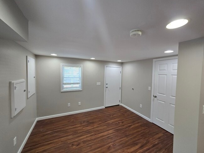 Building Photo - 4094 University Dr