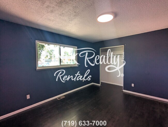 Building Photo - 2534 Ivanhoe Dr