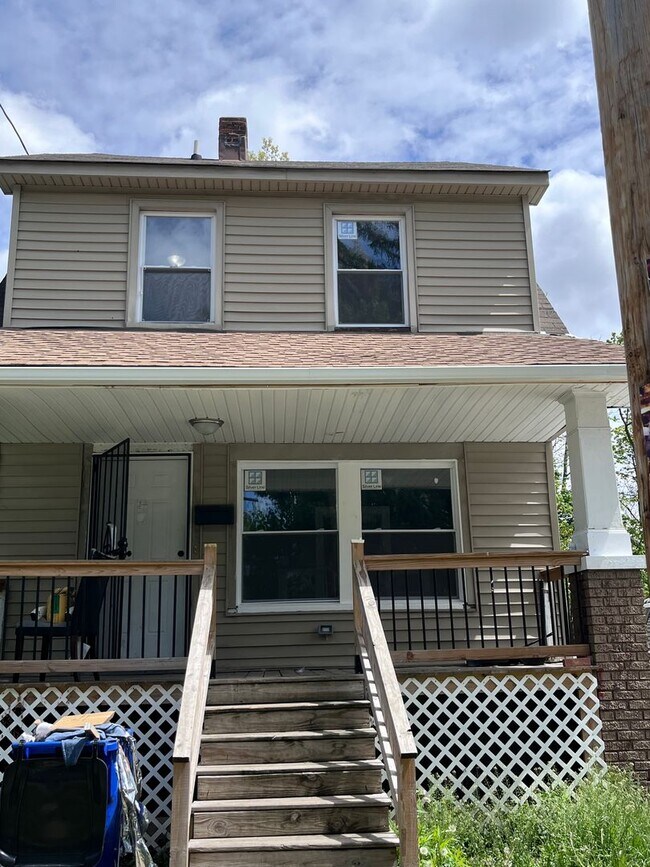Building Photo - 3-Bedroom Home for Rent in Cleveland – Great Value!