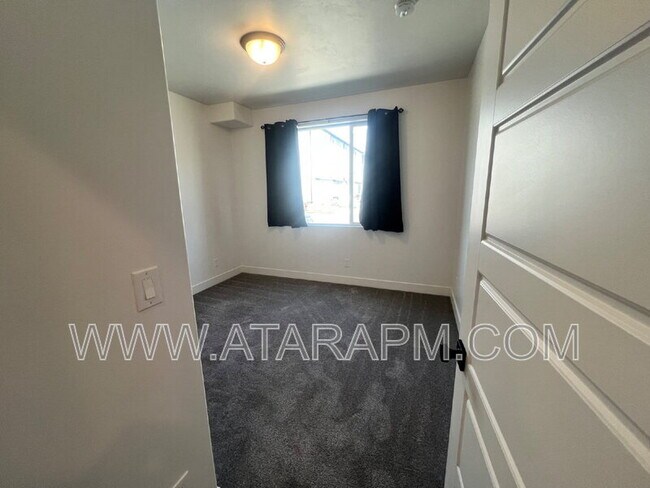 Building Photo - 543 S 1020 W