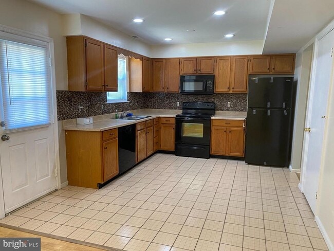 Building Photo - 104 Duet Dr