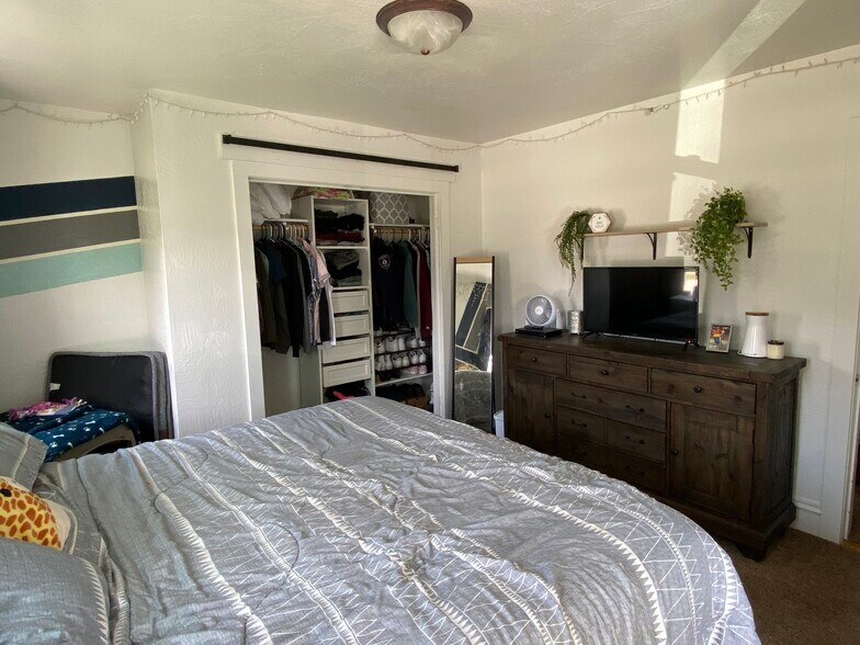 Bedroom - 410 Dakota St