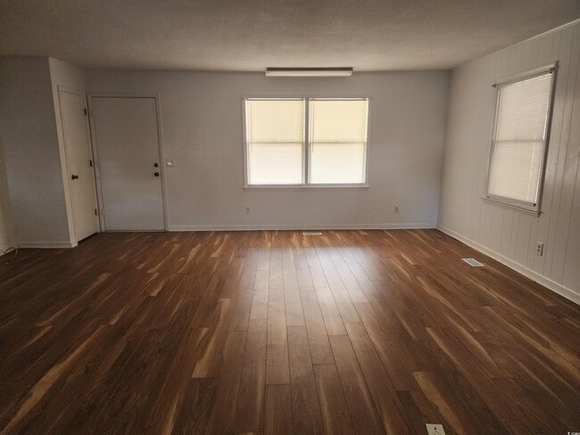 Building Photo - 111 S Hollywood Dr