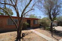 Building Photo - 3529 E Florence Dr