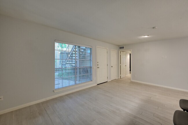 Building Photo - 1860 White Oak Dr