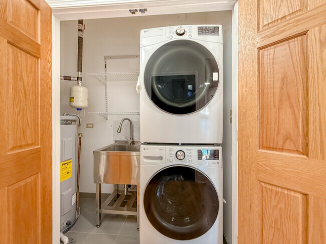 Building Photo - 6411 W Irving Park Rd