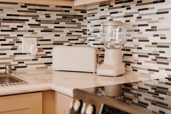 Building Photo - 400 Hobron Ln