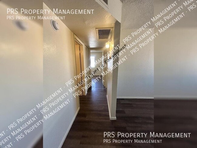 Building Photo - 461 W 16th Ave
