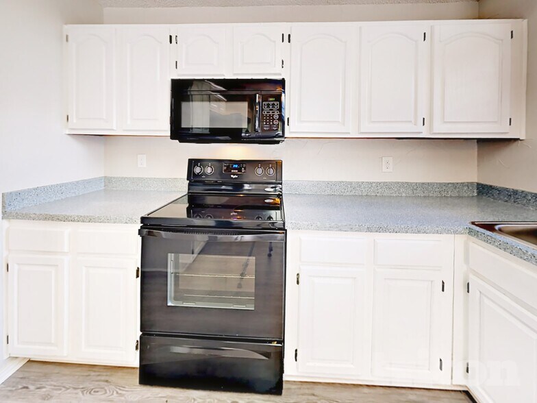 Building Photo - 900 Freshwood Ct