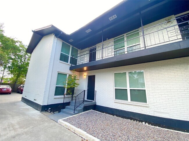Building Photo - 4811 Live Oak St