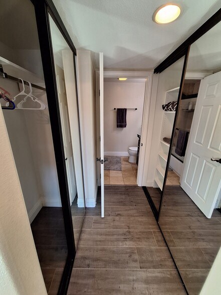 Building Photo - 3989 Nobel Dr