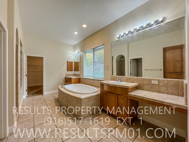 Building Photo - Luxury Whitney Oaks Retreat – Private Gated Community in Rocklin