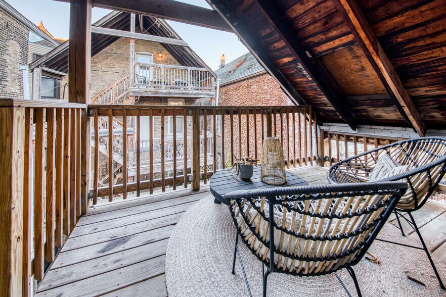 Building Photo - 2134 W Shakespeare Ave