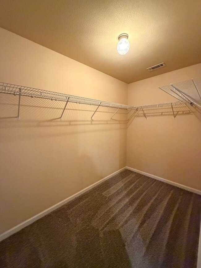 Building Photo - 150 Iron Horse Dr E