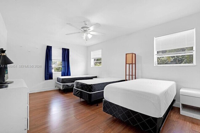 Building Photo - 2419 Pierce St