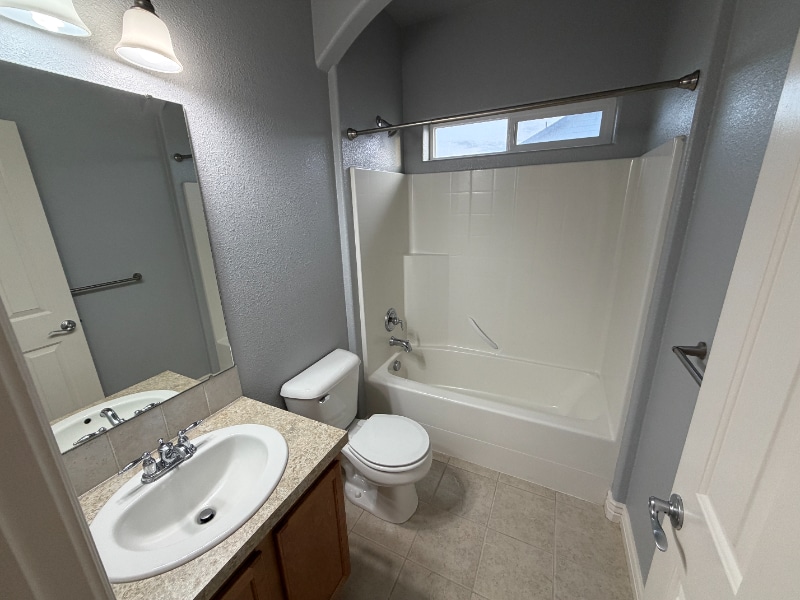 Building Photo - 1820 SW Silverstone Ave