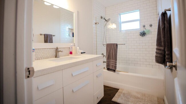 Building Photo - 79 W Rubber Tree Dr