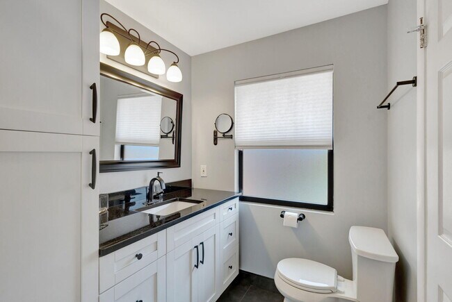 Building Photo - 807 Windermere Way