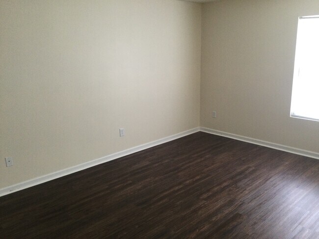 Building Photo - 1236 Saticoy Ct