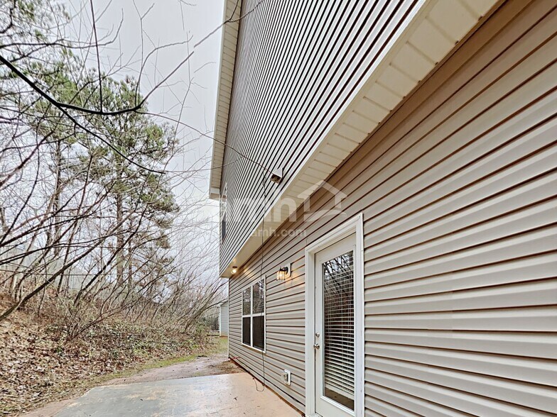 Building Photo - 507 Round Rock Trl