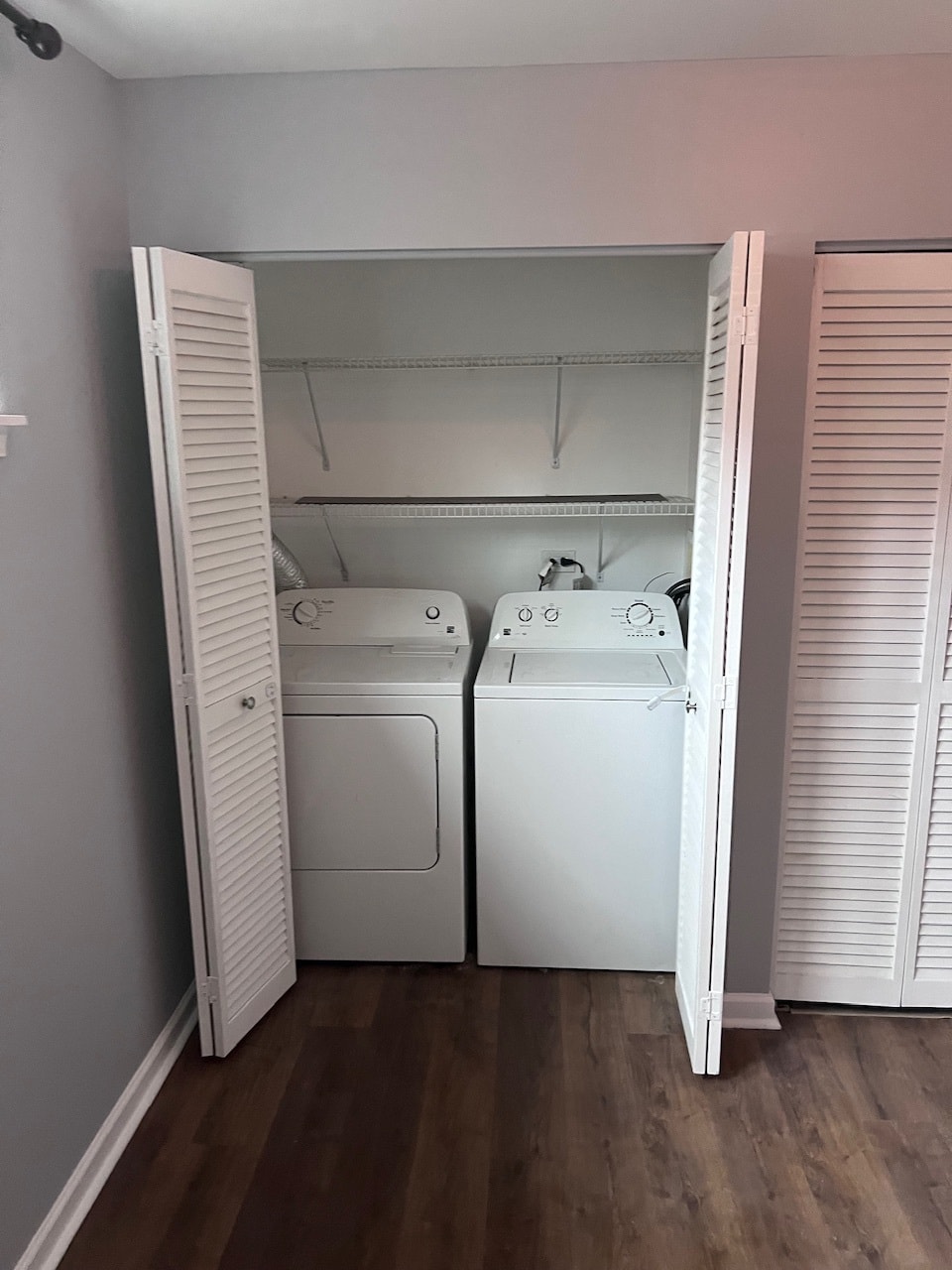 Building Photo - 7256 N Rogers Ave