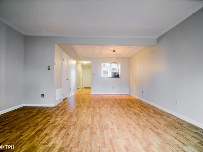 Building Photo - "Charming 2-Bedroom Gem with Granite Elegance in Charlotte's Heart!"