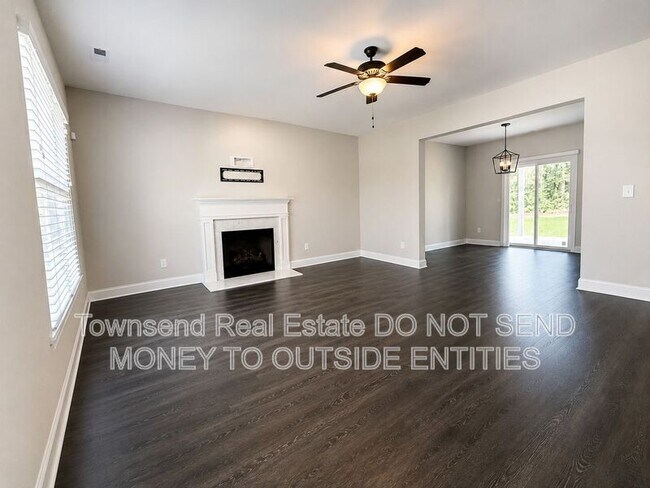Building Photo - 621 Blawell Cir