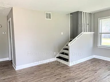 Building Photo - 1000 S 39th St