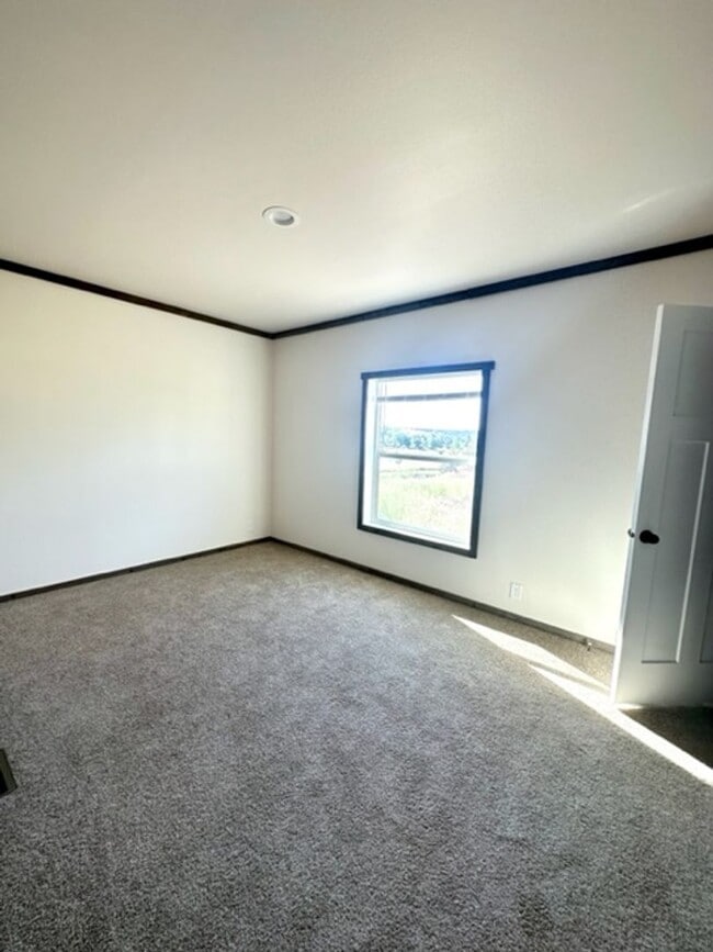 Building Photo - Stunning interior of this single level hom...