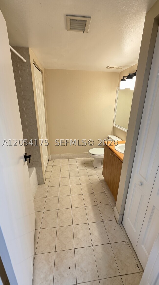 Building Photo - 4628 NW 97th Pl