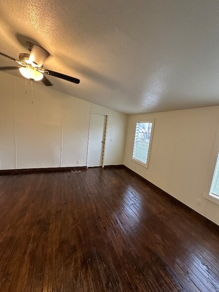 Building Photo - 917 FM247