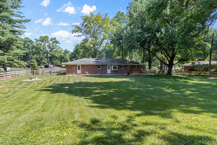 Building Photo - 820 Eaglewood Dr