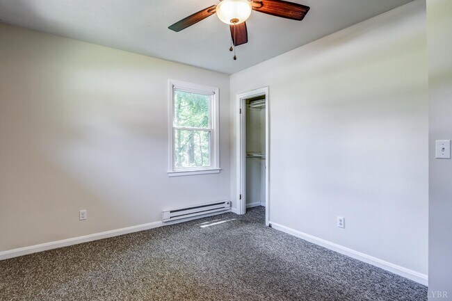 Building Photo - 4605 Greenwood Dr