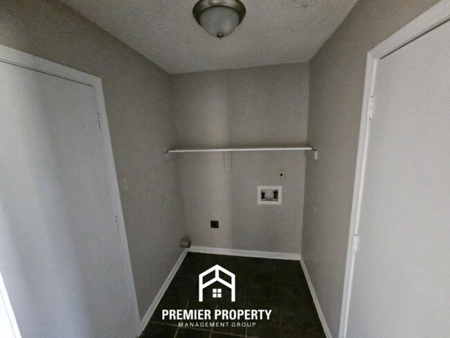 Building Photo - 6617 Rocky Park Dr