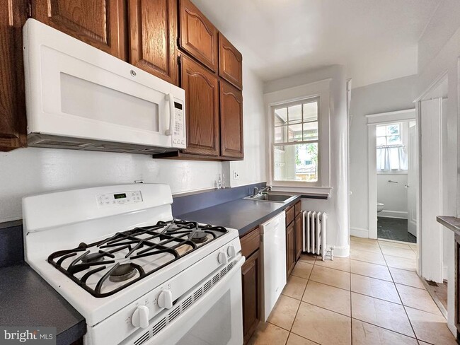 Building Photo - 3822 Veazey St NW
