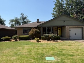 Building Photo - 220 Tullahoma Dr